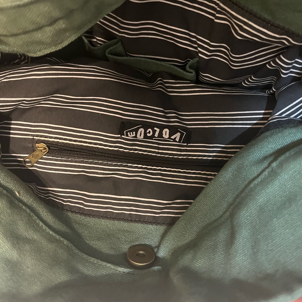 Green Volcom bag - Picture 3 of 3